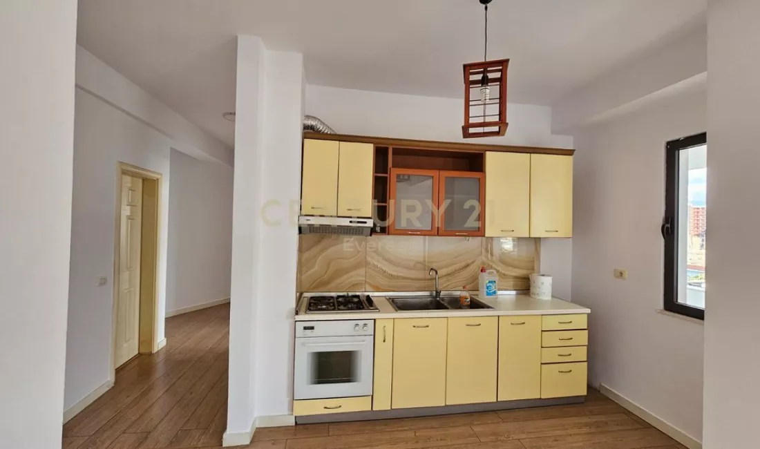 Shtepi me qera Apartament ne Tirane, 2+1, Mobilimi Bosh, pa mobiluar, Pagesa 400  Euro.