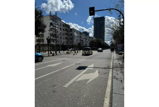 Business Property for Rent 1+1 in Tirana - 2,500 Euro