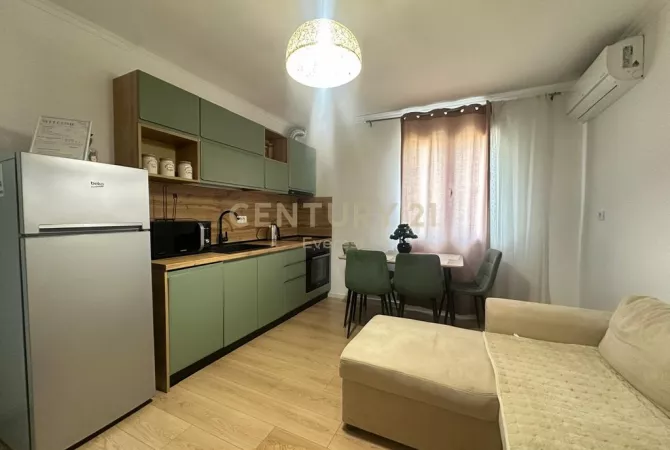PAZARI I RI, JAPIM APARTAMENT 1+1 ME QIRA