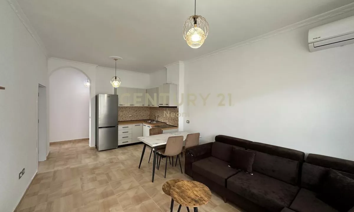 Shtepi me qera Apartament ne Tirane, 3+1, Mobilimi E mobiluar, Pagesa 700  Euro.