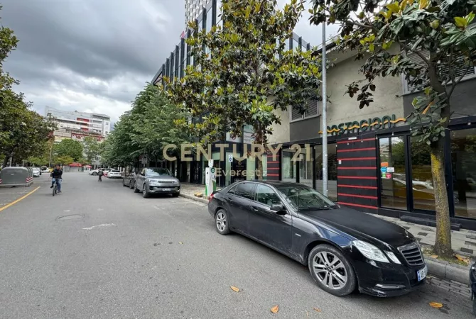 Business Property for Rent 1+1 in Tirana - 2,200 Euro