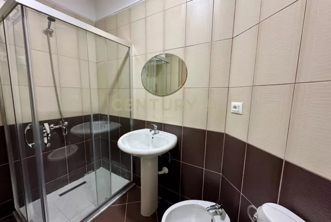 Shtepi me qera Apartament ne Tirane, 2+1, Mobilimi E mobiluar, Pagesa 500  Euro.