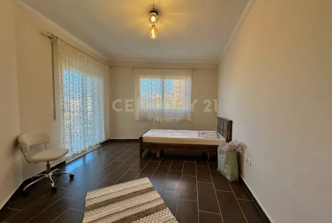 Shtepi me qera Apartament ne Tirane, 2+1, Mobilimi E mobiluar, Pagesa 500  Euro.