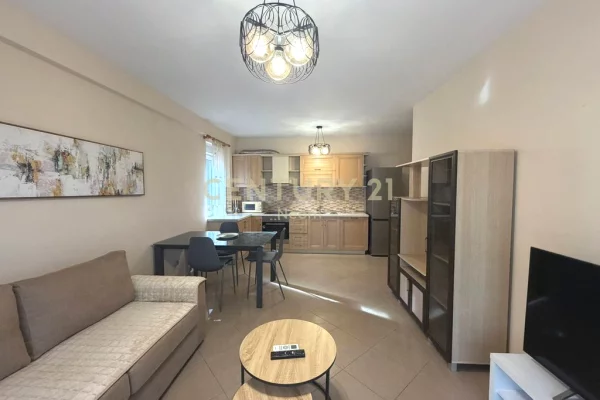 Shtepi me qera Apartament ne Tirane, 2+1, Mobilimi E mobiluar, Pagesa 800  Euro.