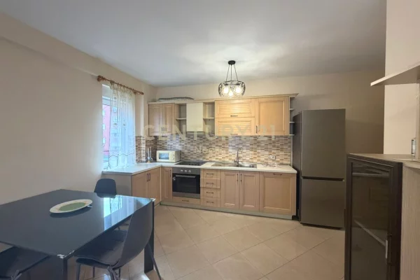 Shtepi me qera Apartament ne Tirane, 2+1, Mobilimi E mobiluar, Pagesa 800  Euro.