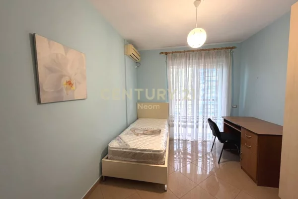 Shtepi me qera Apartament ne Tirane, 2+1, Mobilimi E mobiluar, Pagesa 800  Euro.