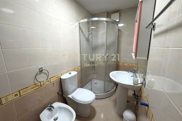 Shtepi me qera Apartament ne Tirane, 2+1, Mobilimi E mobiluar, Pagesa 800  Euro.