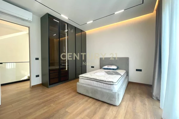 Shtepi me qera Vila Luksoze ne Tirane, 4+1, Mobilimi E mobiluar, Pagesa 4,000  Euro.