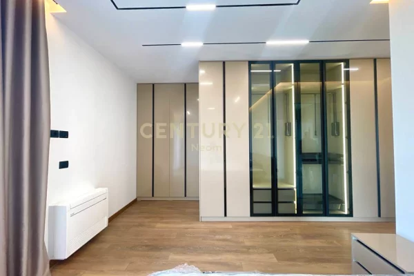 Shtepi me qera Vila Luksoze ne Tirane, 4+1, Mobilimi E mobiluar, Pagesa 4,000  Euro.