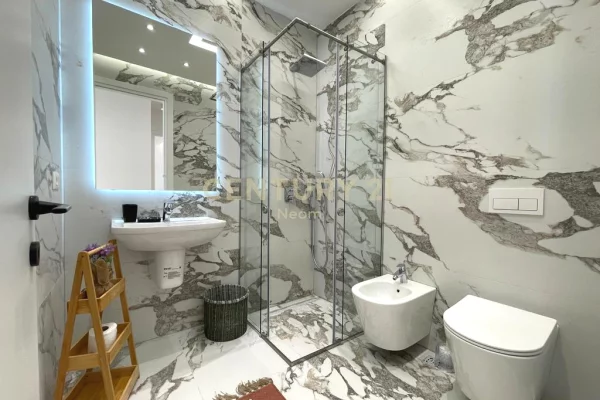 Shtepi me qera Duplex(shtepi me 2 kate) ne Tirane, 3+1, Mobilimi E mobiluar, Pagesa 2,300  Euro.