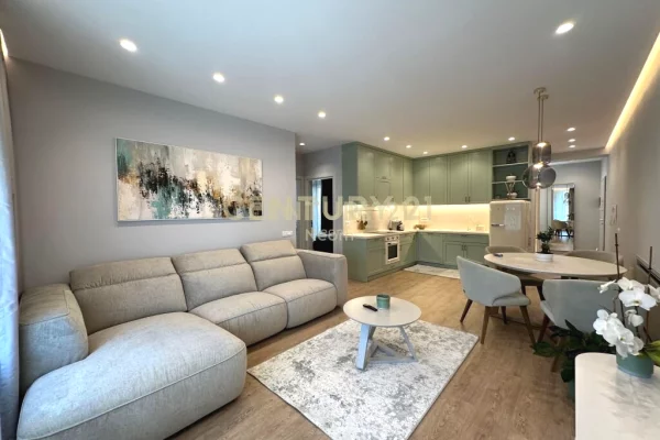 Shtepi me qera Apartament ne Tirane, 2+1, Mobilimi E mobiluar, Pagesa 1,200  Euro.