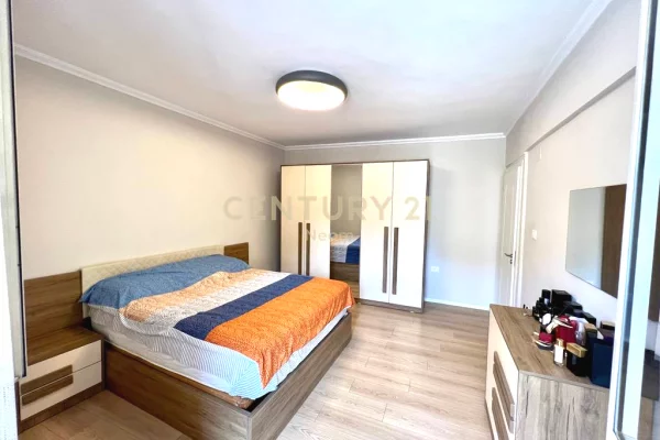 Shtepi me qera Apartament ne Tirane, 3+1, Mobilimi E mobiluar, Pagesa 800  Euro.