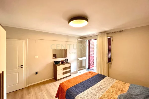 Shtepi me qera Apartament ne Tirane, 3+1, Mobilimi E mobiluar, Pagesa 800  Euro.