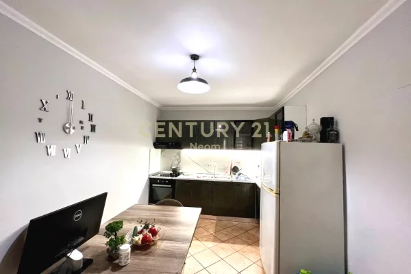 Shtepi me qera Apartament ne Tirane, 3+1, Mobilimi E mobiluar, Pagesa 800  Euro.