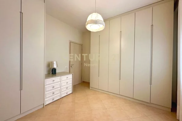 Shtepi me qera Apartament ne Tirane, 3+1, Mobilimi E mobiluar, Pagesa 750  Euro.