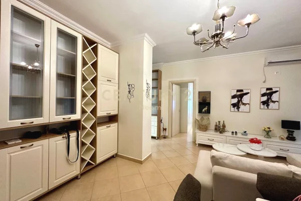 Shtepi me qera Apartament ne Tirane, 3+1, Mobilimi E mobiluar, Pagesa 750  Euro.