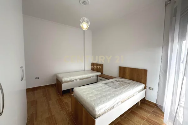 Shtepi me qera Apartament ne Tirane, 3+1, Mobilimi E mobiluar, Pagesa 700  Euro.