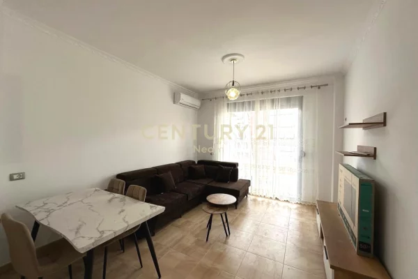 Shtepi me qera Apartament ne Tirane, 3+1, Mobilimi E mobiluar, Pagesa 700  Euro.
