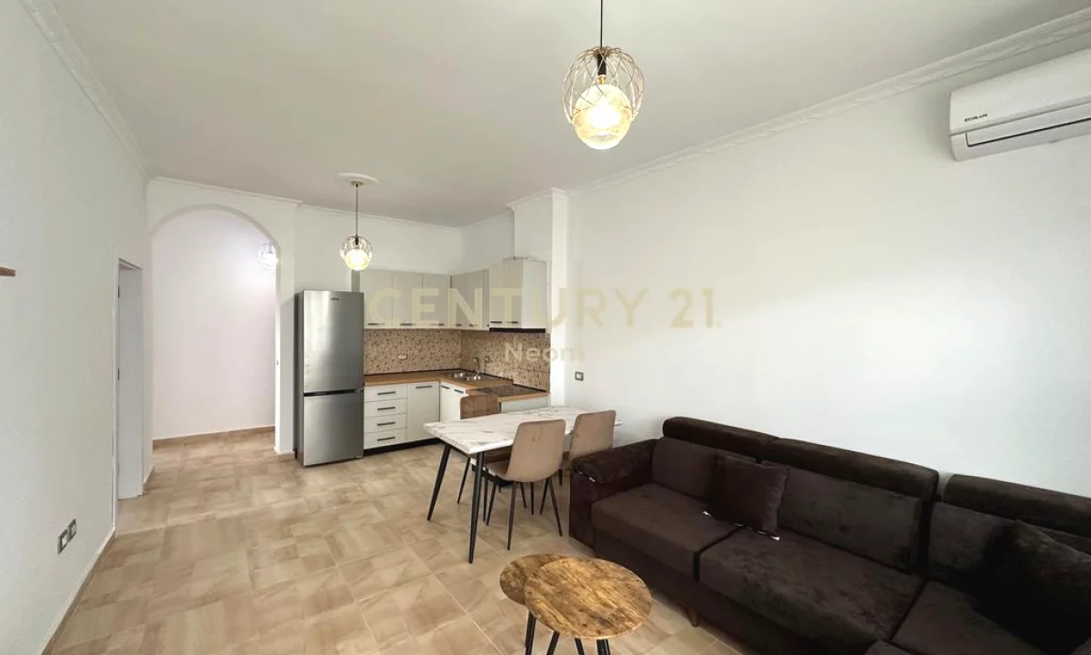 Shtepi me qera Apartament ne Tirane, 3+1, Mobilimi E mobiluar, Pagesa 700  Euro.