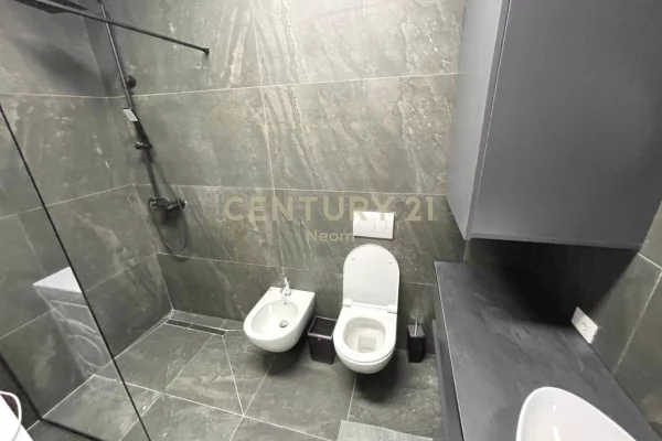 Shtepi me qera Apartament ne Tirane, 2+1, Mobilimi E mobiluar, Pagesa 1,000  Euro.