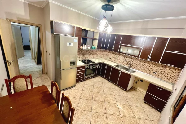 Shtepi me qera Apartament ne Tirane, 2+1, Mobilimi E mobiluar, Pagesa 550  Euro.