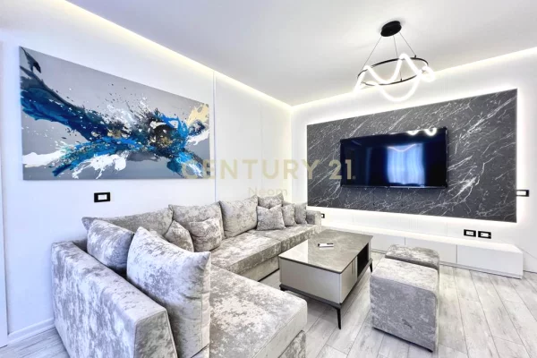 Appartamento in affitto a Tirana 3+1, Arredato