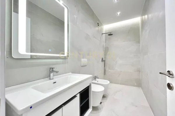 Appartamento in affitto a Tirana 3+1, Arredato