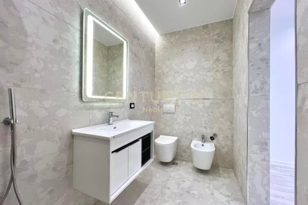 Appartamento in affitto a Tirana 3+1, Arredato