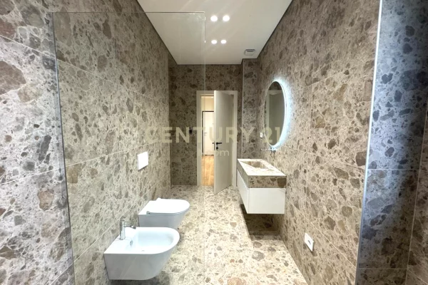 Shtepi me qera Apartament ne Tirane, 2+1, Mobilimi E mobiluar, Pagesa 2,200  Euro.