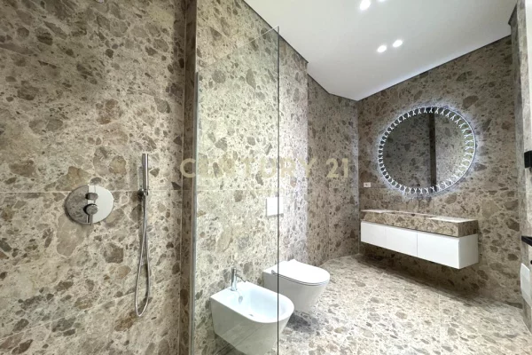 Shtepi me qera Apartament ne Tirane, 2+1, Mobilimi E mobiluar, Pagesa 2,000  Euro.