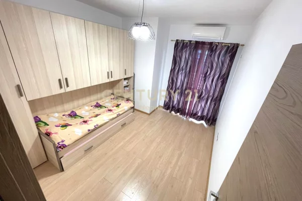 Shtepi me qera Apartament ne Tirane, 2+1, Mobilimi E mobiluar, Pagesa 850  Euro.