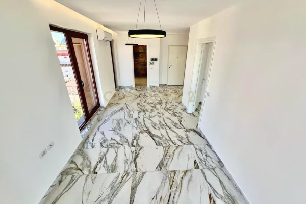 Appartamento in vendita a Tirana 1+1, Vuoto