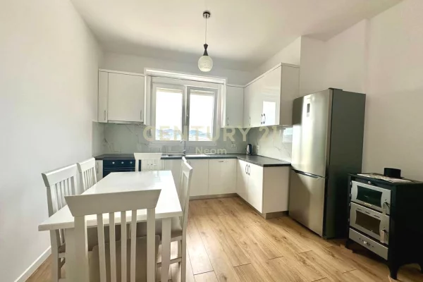 Shtepi me qera Shtepi Private ne Tirane, 3+1, Mobilimi E mobiluar, Pagesa 1,550  Euro.