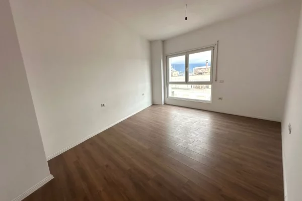 Shtepi ne shitje Apartament ne Tirane, 2+1, Mobilimi Bosh, pa mobiluar, Pagesa 283,000  Euro.