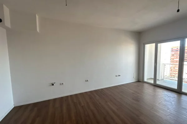 Shtepi ne shitje Apartament ne Tirane, 2+1, Mobilimi Bosh, pa mobiluar, Pagesa 283,000  Euro.