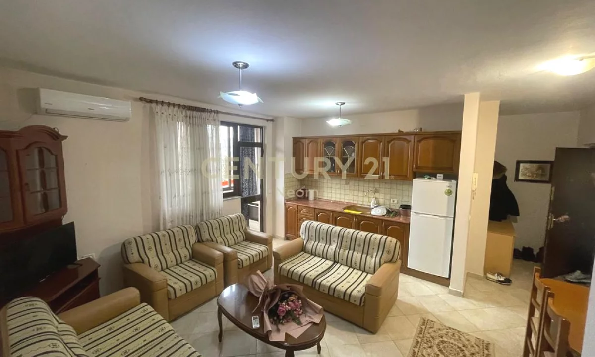 Appartamento in affitto a Tirana 2+1, Arredato