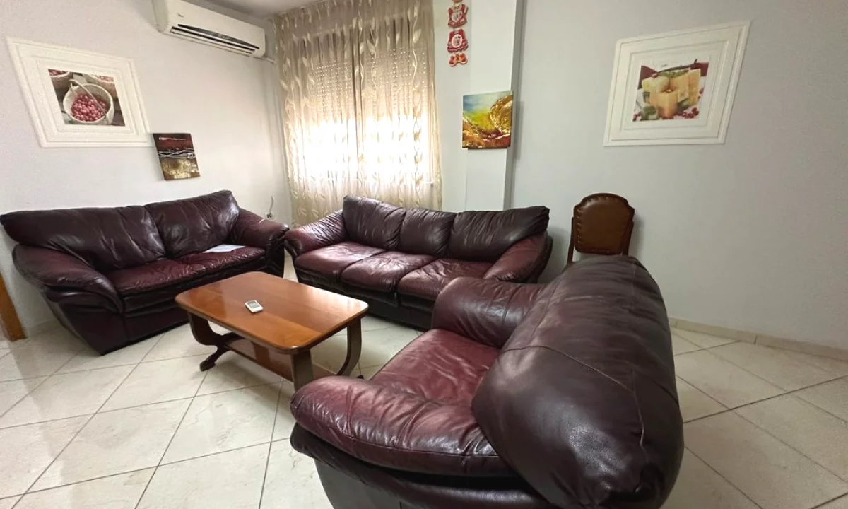 Appartamento in affitto a Tirana 2+1, Arredato