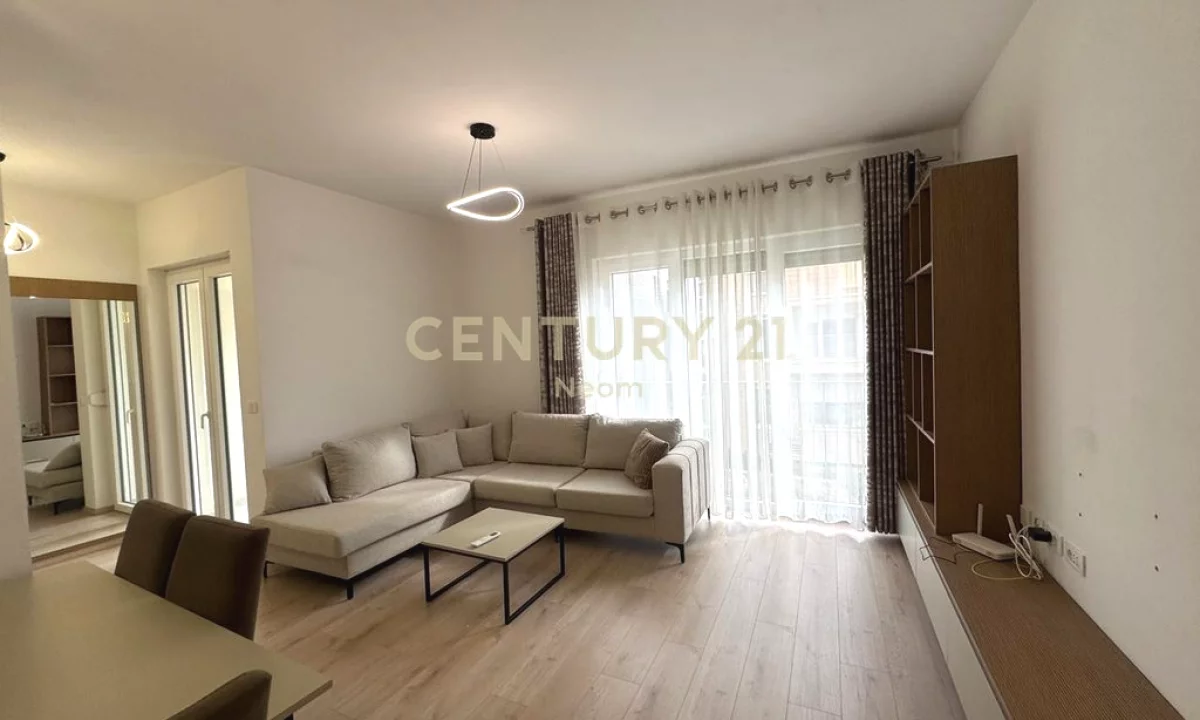 Appartamento in affitto a Tirana 2+1, Arredato