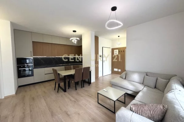 Appartamento in affitto a Tirana 2+1, Arredato