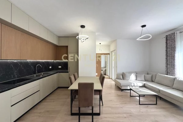 Appartamento in affitto a Tirana 2+1, Arredato