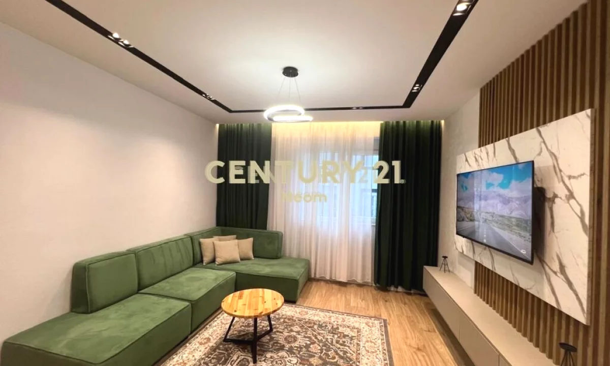 Appartamento in affitto a Tirana 2+1, Arredato