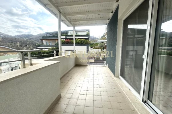 Duplex (casa a 2 piani) in affitto a Tirana 2+1, Arredato