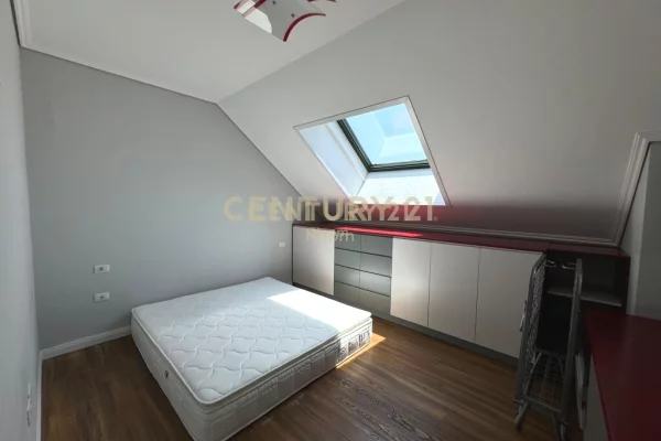 Duplex (casa a 2 piani) in affitto a Tirana 2+1, Arredato