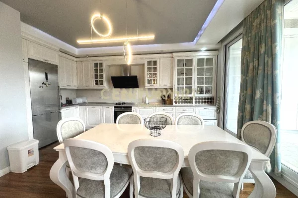 Duplex (casa a 2 piani) in affitto a Tirana 2+1, Arredato