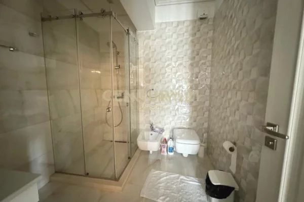 Duplex (casa a 2 piani) in affitto a Tirana 2+1, Arredato