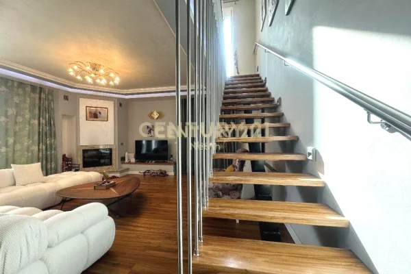 Duplex (casa a 2 piani) in affitto a Tirana 2+1, Arredato