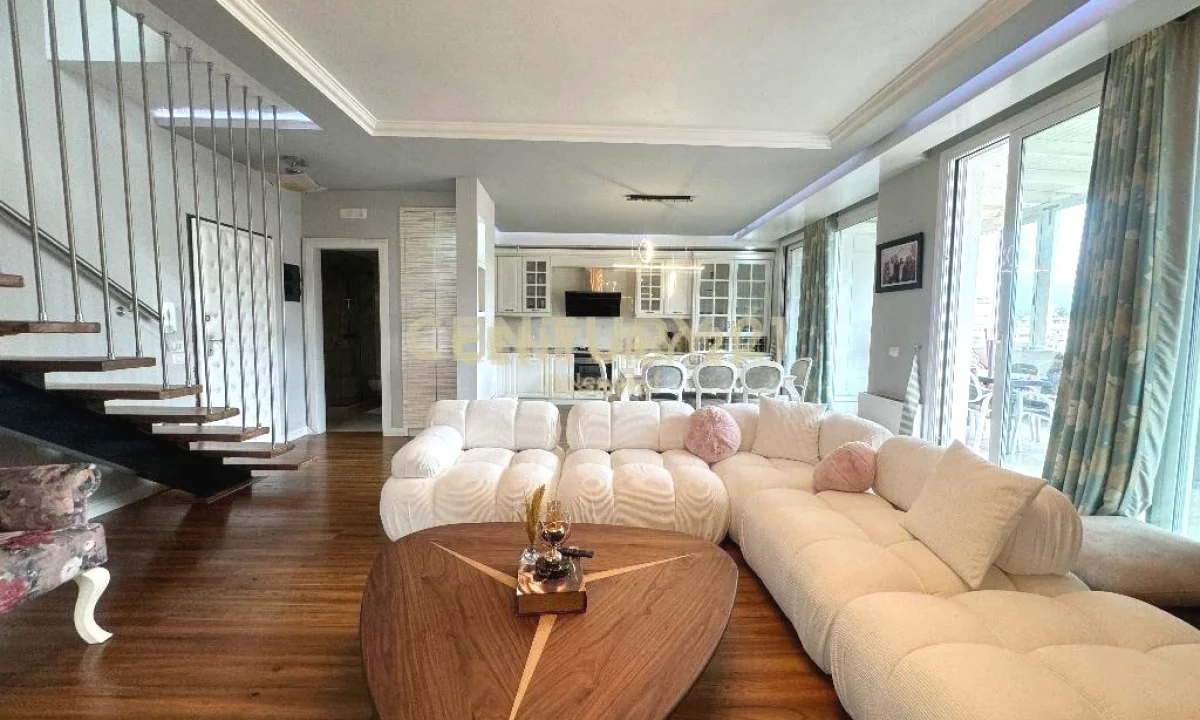 Duplex (casa a 2 piani) in affitto a Tirana 2+1, Arredato