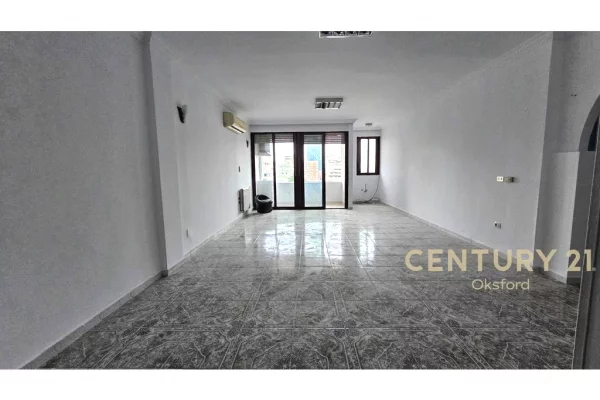 Ambient biznesi me qera 3+1 ne Tirane - 1,650 Euro