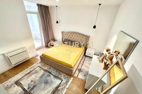 Duplex (casa a 2 piani) in affitto a Tirana 2+1, Arredato