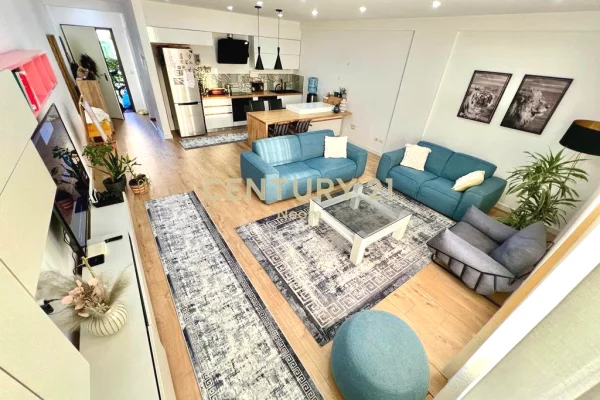 Duplex (casa a 2 piani) in affitto a Tirana 2+1, Arredato